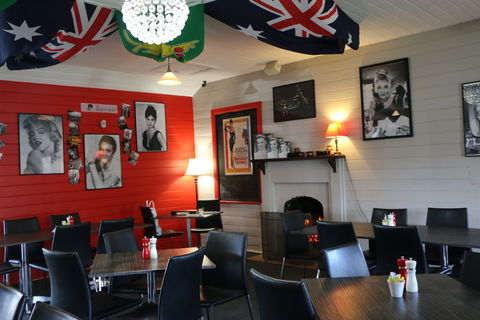 RnR's Diner - Sunshine Coast Guide 1