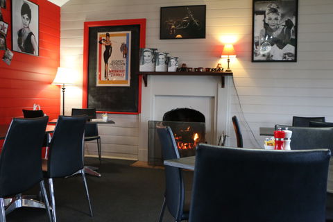 RnR's Diner - Sunshine Coast Guide 2