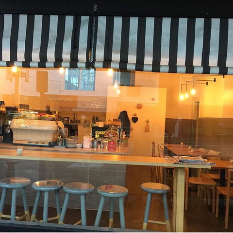 7 AM Cafe - Sunshine Coast Guide 0