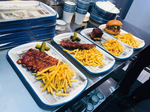 American Bar & Grill - Sunshine Coast Guide 0