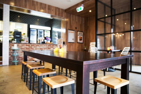 Albion Charles - Sunshine Coast Guide 0