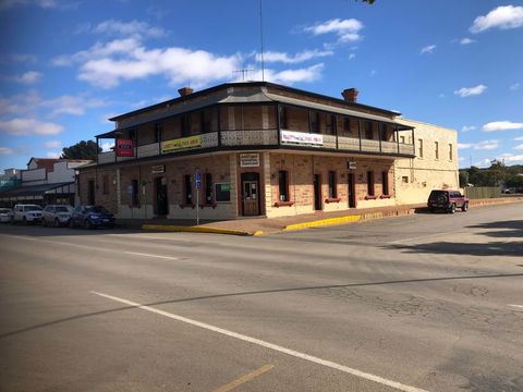 Harts Takeaway/Junction Hotel Peterborough - Sunshine Coast Guide 0