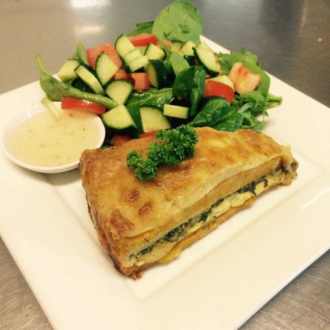 The Walnut Restaurant And Lounge Bar - Sunshine Coast Guide 0