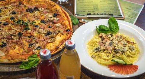 Paninni Woodfired Gourmet Pizzas - Sunshine Coast Guide 0