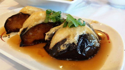 Red House - Sunshine Coast Guide 0