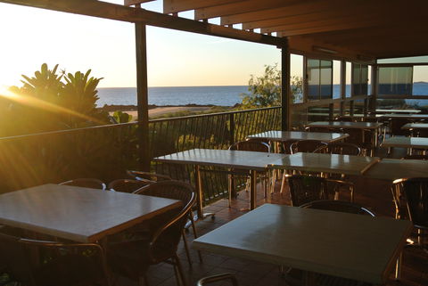 Samson Beach Tavern - Sunshine Coast Guide 1