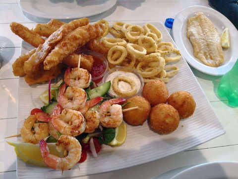Sharky's Fish & Chips Mandurah - Sunshine Coast Guide 0
