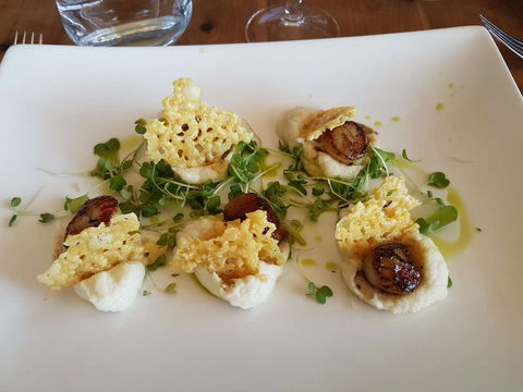 Amanda's On The Edge Restaurant - Sunshine Coast Guide 0