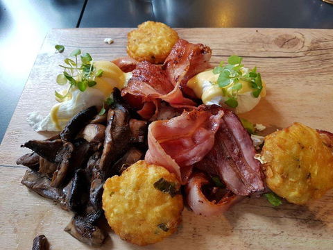 Jak+Hill - Sunshine Coast Guide 0