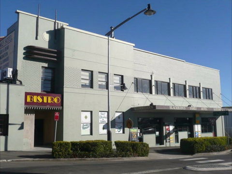 Katoomba Family Hotel And Restaurant - Sunshine Coast Guide 0
