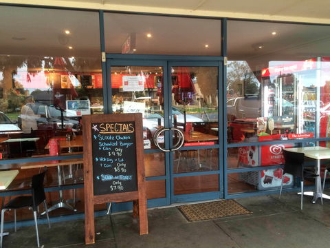 Scootz - West Beach - Sunshine Coast Guide 0