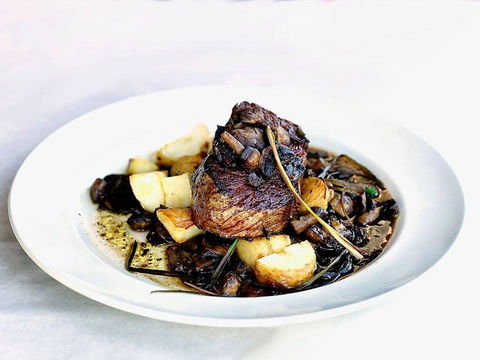 Zanetti Cafe Bar Restaurant - Sunshine Coast Guide 0