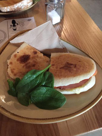 Alexander's Cafe - Sunshine Coast Guide 0