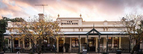 The Rising Sun Hotel - Sunshine Coast Guide 10