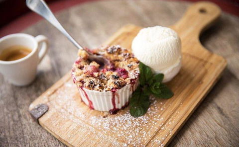 The Rising Sun Hotel - Sunshine Coast Guide 12