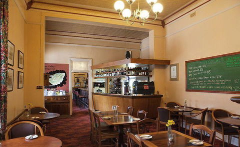 The Rising Sun Hotel - Sunshine Coast Guide 13