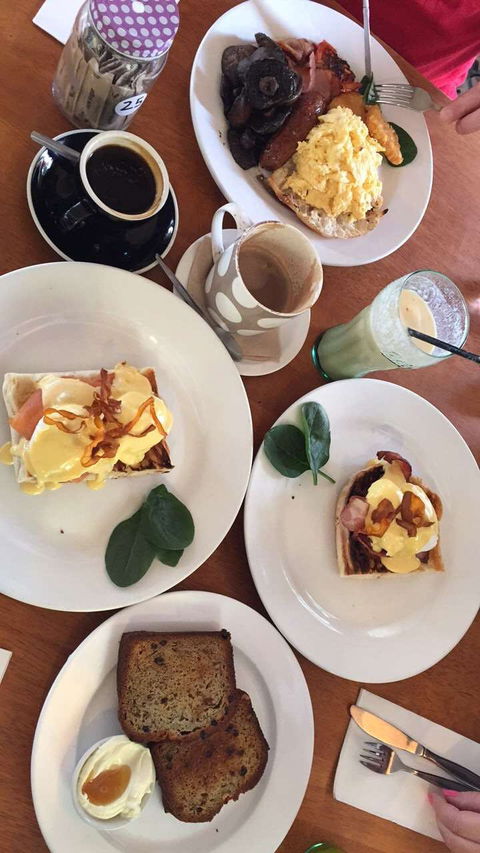 Ribs & Burgers - Woolloongabba - Sunshine Coast Guide 0