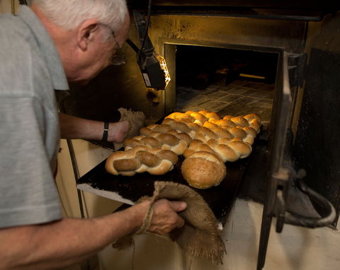 Apex Bakery - Sunshine Coast Guide 1