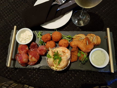 Cecilia's On Hay - Sunshine Coast Guide 1
