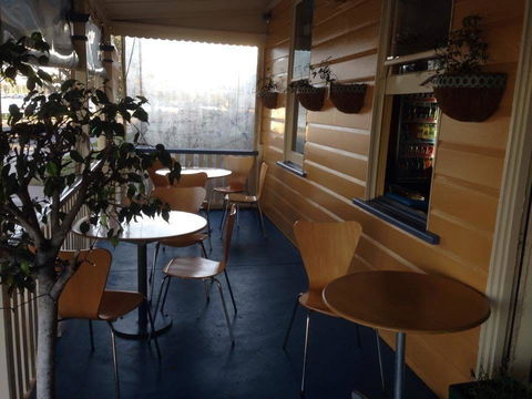 Shelly Inn - Sunshine Coast Guide 0