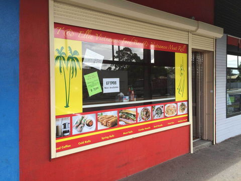 T & Ellie - Sunshine Coast Guide 0