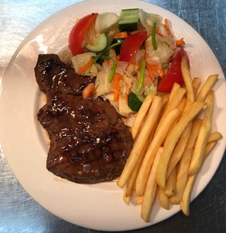 Arvis Restaurant & Bar - Sunshine Coast Guide 0