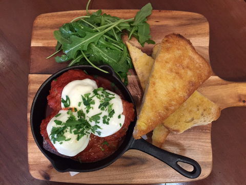 Avenue Road Cafe - Sunshine Coast Guide 0