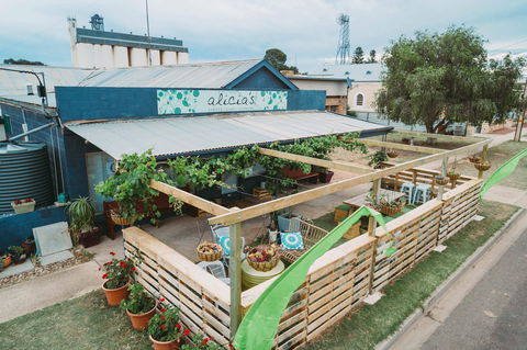 Alicia's Cafe - Sunshine Coast Guide 0