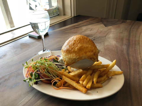 Bowning Hotel Dining - Sunshine Coast Guide 0
