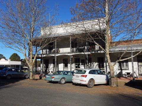 Bowning Hotel Dining - Sunshine Coast Guide 1