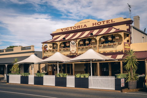 Victoria Hotel Strathalbyn - Sunshine Coast Guide 0