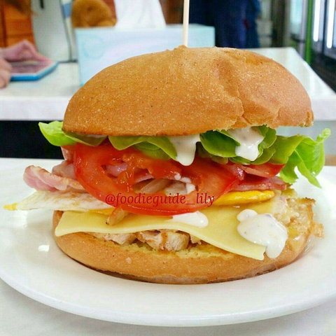 88 Royal - Sunshine Coast Guide 0