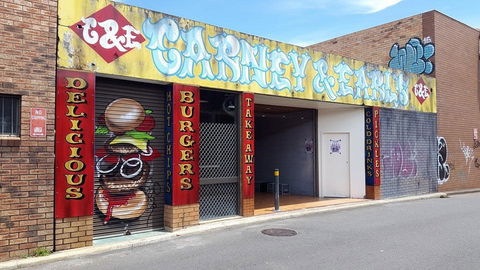 Carney & Earl's - Sunshine Coast Guide 0