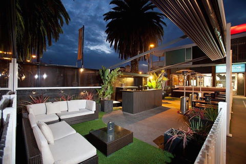 Arco Ski Lodge - Sunshine Coast Guide 0