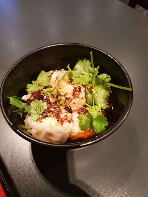 Hu's Inn - Sunshine Coast Guide 0