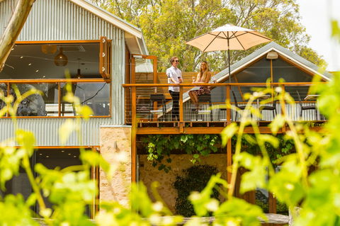 Lake Breeze Wines - Sunshine Coast Guide 0