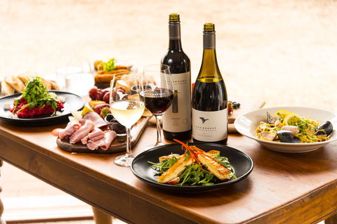 Lake Breeze Wines - Sunshine Coast Guide 2
