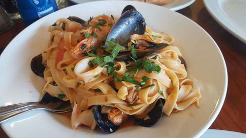 Oliver's - Sunshine Coast Guide 0