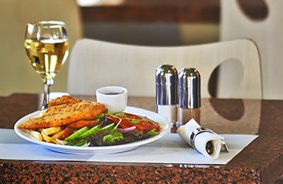 Zeina's Café - Comfort Inn And Suites Burwood - Sunshine Coast Guide 0