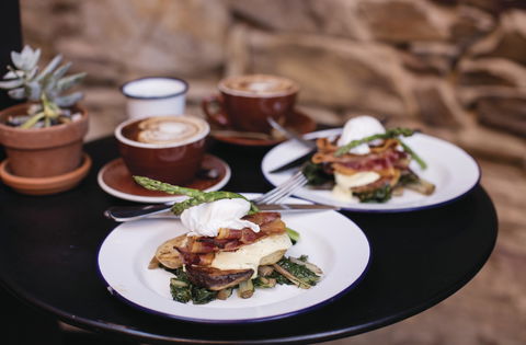Alby & Esther's - Sunshine Coast Guide 0