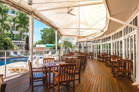 Poolside Restaurant And Bar - Sunshine Coast Guide 0
