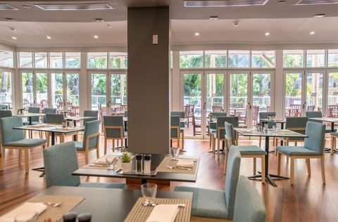 Poolside Restaurant And Bar - Sunshine Coast Guide 2