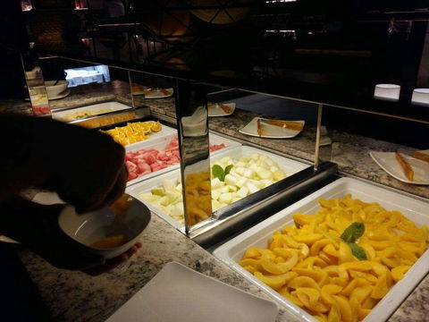 The Grange Buffet - Sunshine Coast Guide 0