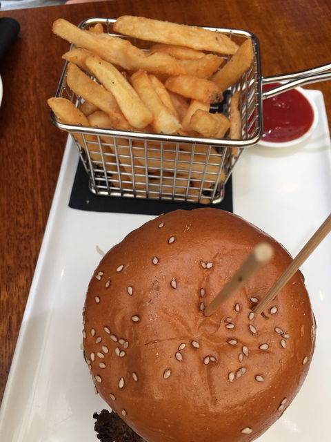 Adelphi Grill - Sunshine Coast Guide 8
