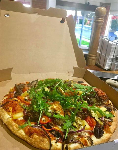 Harriman's Pizza Pasta And Grill - Sunshine Coast Guide 4