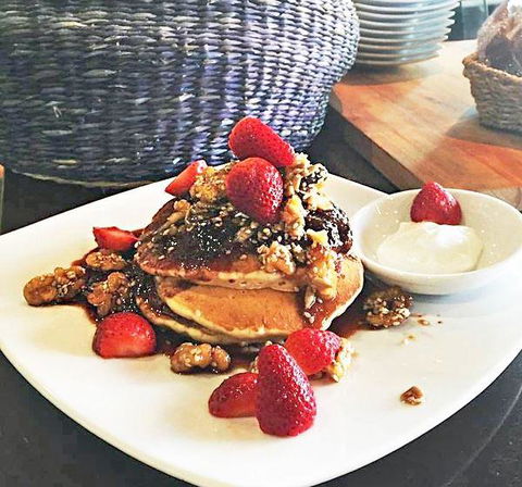 Abstract Cafe - Sunshine Coast Guide 13