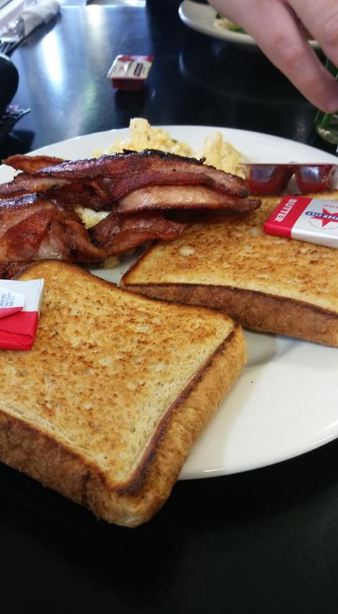 Amble Inn Snack Bar - Sunshine Coast Guide 2