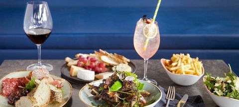 ALEX&Co. - Sunshine Coast Guide 1