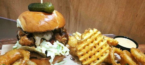 Hunter's Corner - Sunshine Coast Guide 0