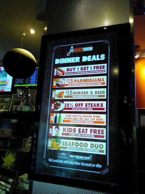 Airport Tavern - Sunshine Coast Guide 16